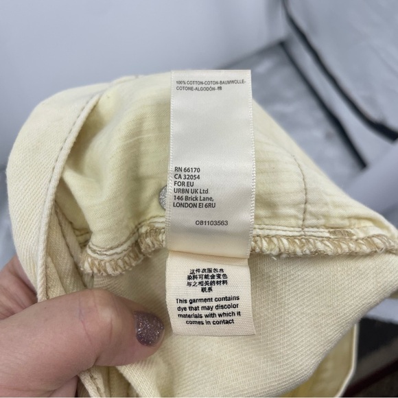 Free People Loving Good Vibrations Mid-Rise Frayed Hem Shorts Sz 29 Banana Split - Picture 8 of 8